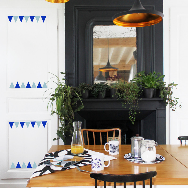 idée déco mur stickers petits triangles bleu ciel et bleu electrique idée déco mur stickers petits triangles bleu ciel et bleu electrique