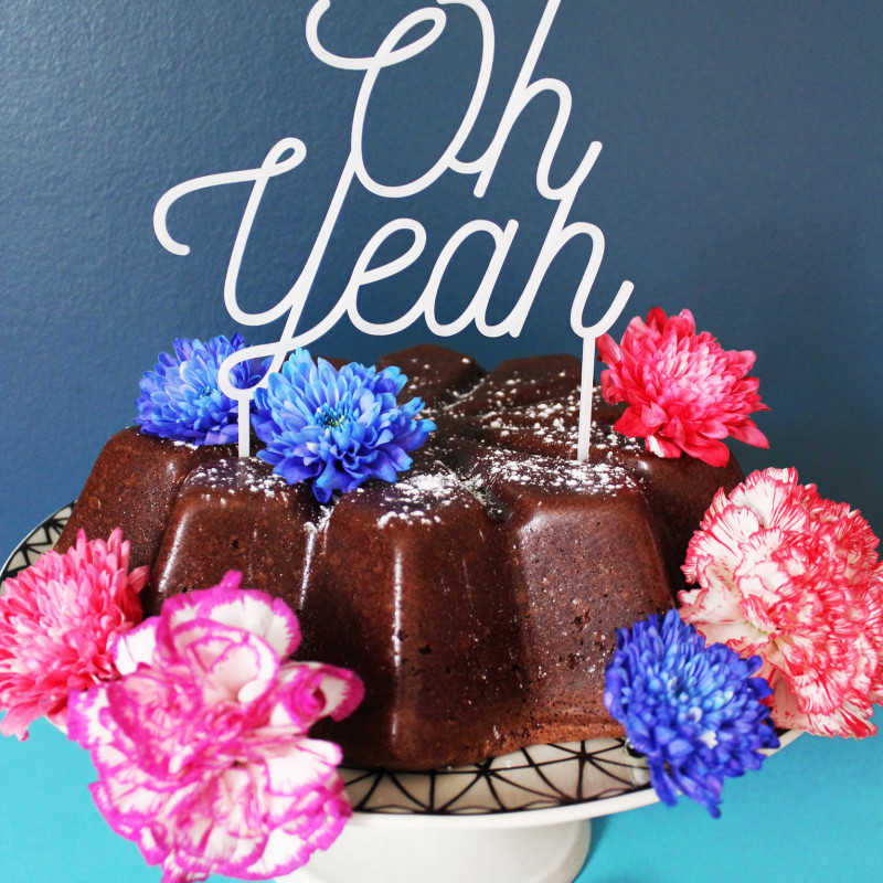 Cake topper pour gâteau déco Oh yeah plexi blanc Cake topper pour gâteau déco Oh yeah plexi blanc