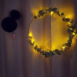 Atelier DIY couronne de Noël eucalyptus lumineuse à côté d'Amiens