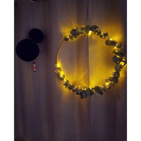 Atelier DIY couronne de Noël eucalyptus lumineuse à côté d'Amiens